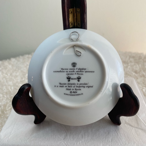 Russian Traditional Collector's Fairy Tale Plate 4 Inch - Picture 3 of 3